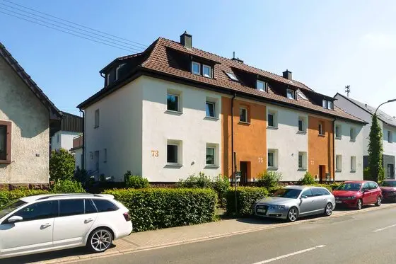 Ein Mehrfamilienhaus in Mosbach erstrahlt in neuem Glanz: Frische Orange- und Sandtöne bringen Frische in die Nachbarschaft